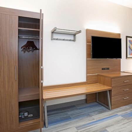 Holiday Inn Express Kansas City - At The Legends! By Ihg Bonner Springs Bilik gambar